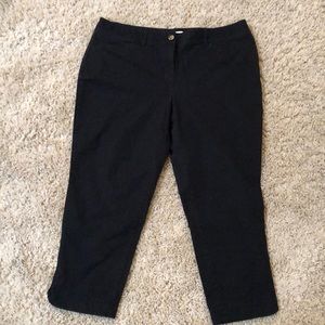 EUC White House Black Market Capri Pants